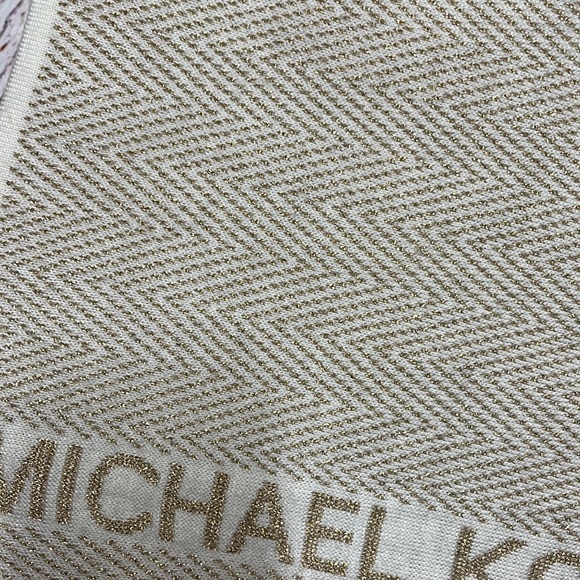 Michael Kors Scarf - Picture 4 of 6